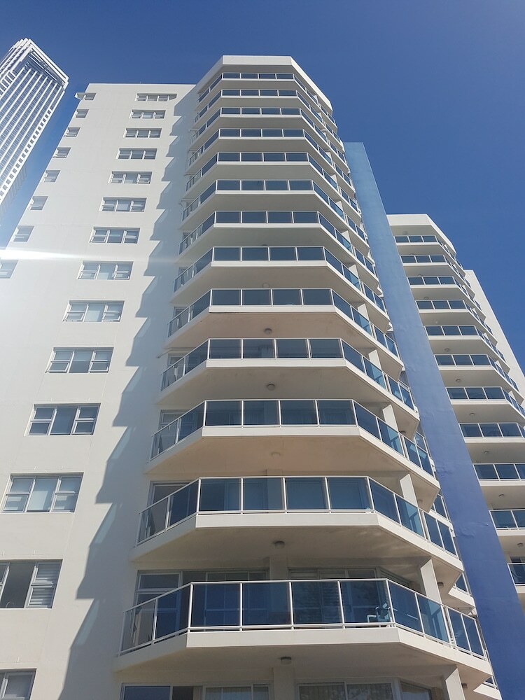 Grosvenor Beachfront Apartment