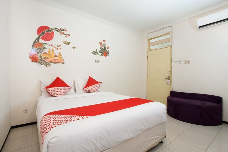 Hostal Oyo 143 Dukuh Kupang Residence