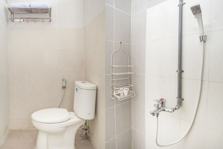 Hostal Oyo 143 Dukuh Kupang Residence