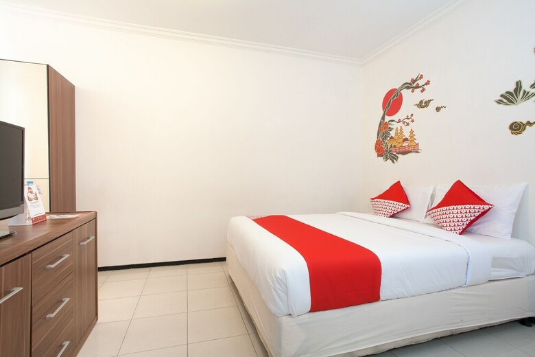 Hostal Oyo 143 Dukuh Kupang Residence