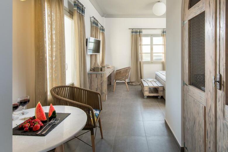 Hotel Caldera's Dolphin Suites