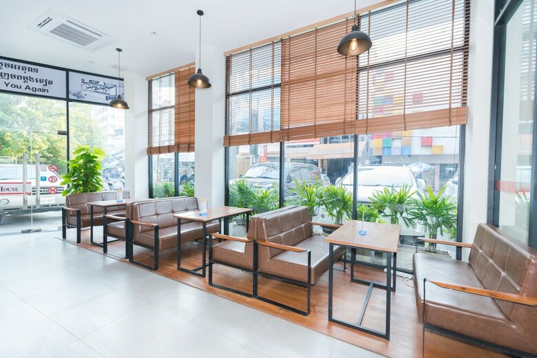 7 Days Premium Hotel