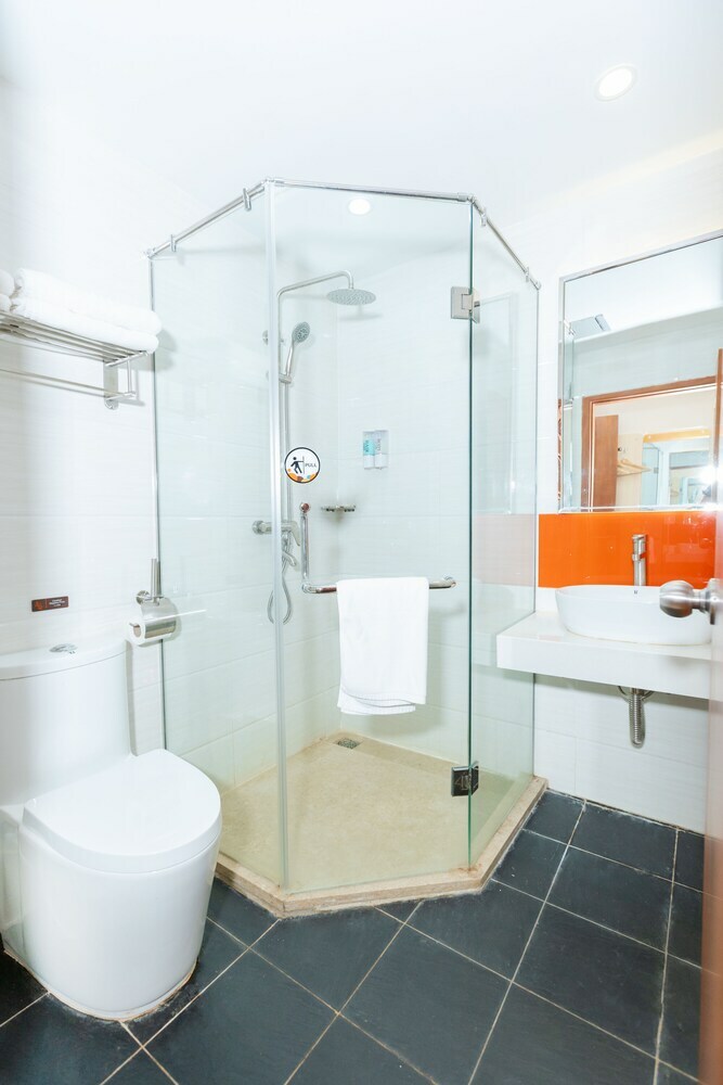 7 Days Premium Hotel