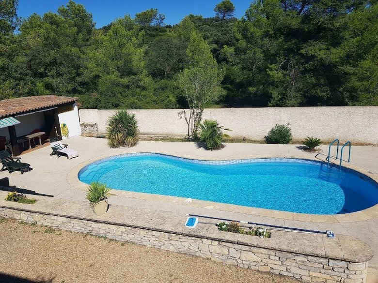 Hotel En Pleine Nature � N�mes Avec Piscine