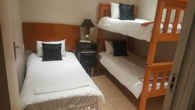 Hotel Cinematic Guest House