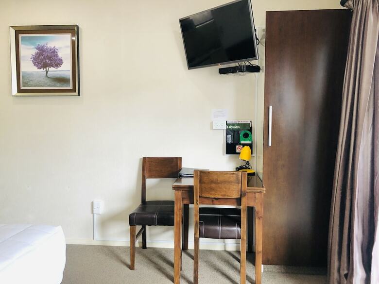 Tudor Court Motor Lodge