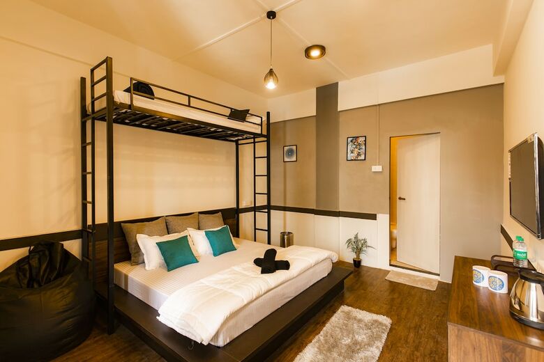 Hostal Locomo Hostel - Mumbai Airport