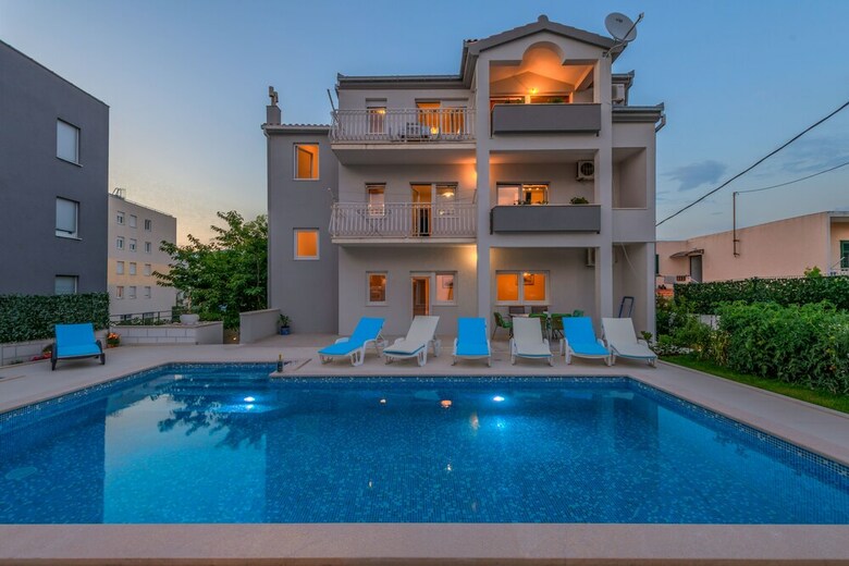 Apartments Maestral