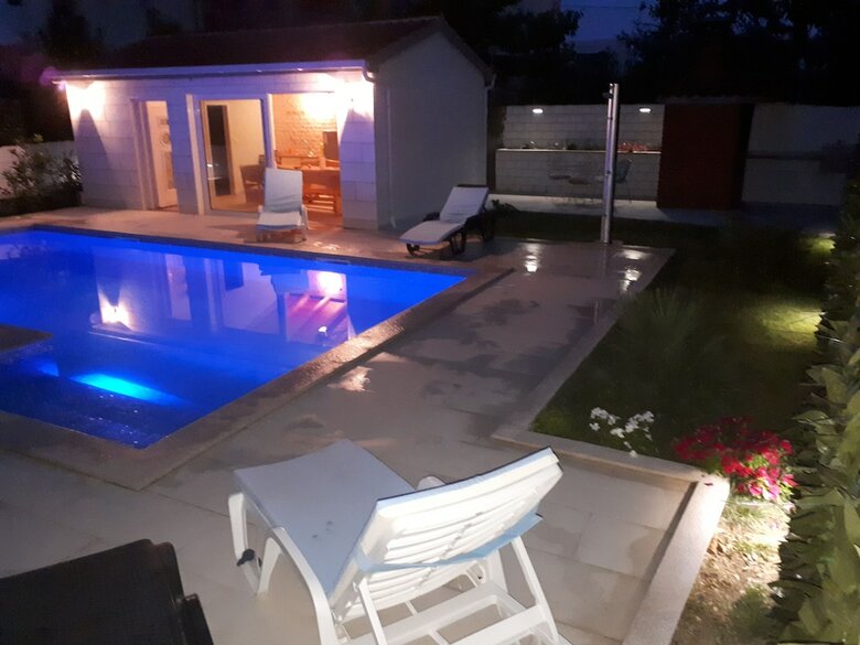 Apartments Maestral