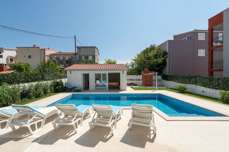 Apartments Maestral