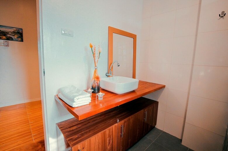 Hotel Kingswick Residences And Lodge