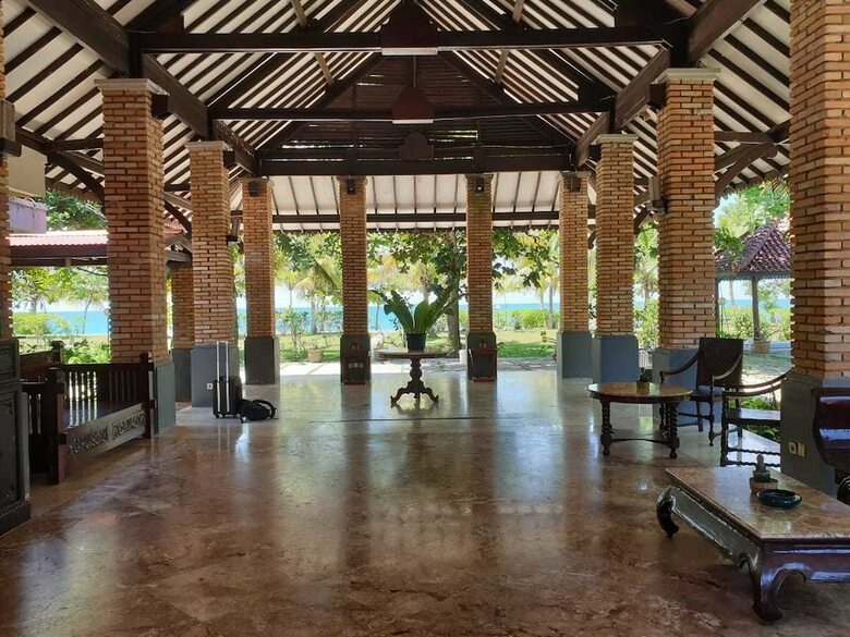 Hotel Lorin Belitung Beach Resort