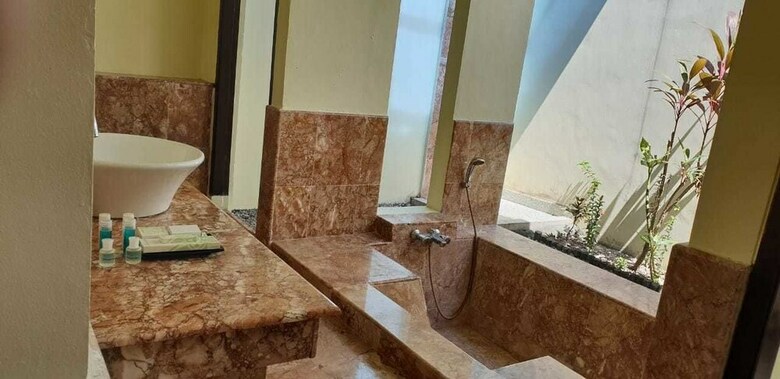 Hotel Lorin Belitung Beach Resort