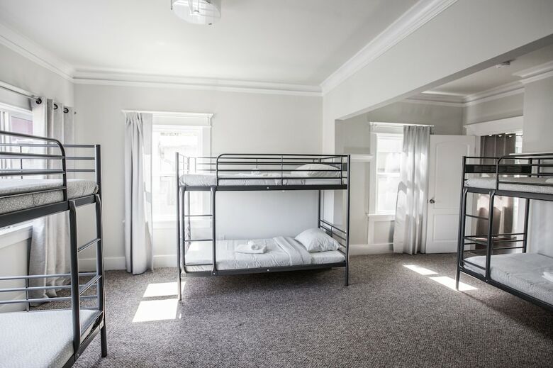 Hostal H California