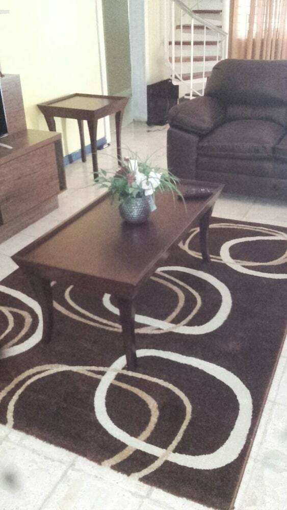 Villa Avalon Pool Room