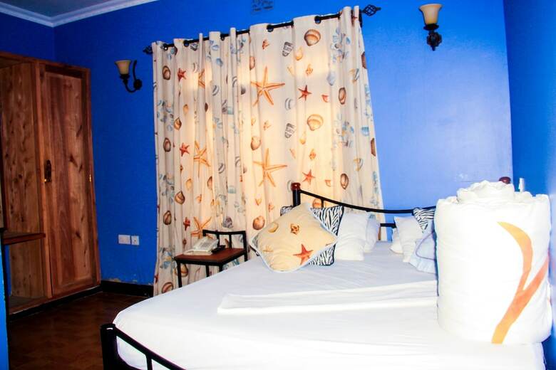 Bed & Breakfast Saruni River Lodge