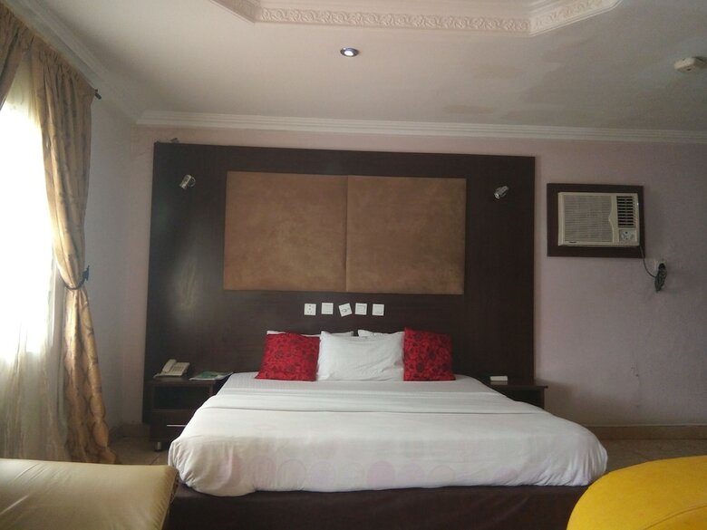 Roses Hotel