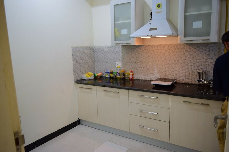 Aparthotel Vehomes Spacious Condo In Greater Noida