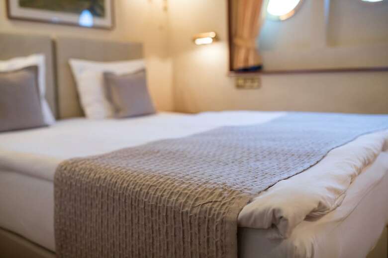 Onriver Hotels  - Ms Cezanne