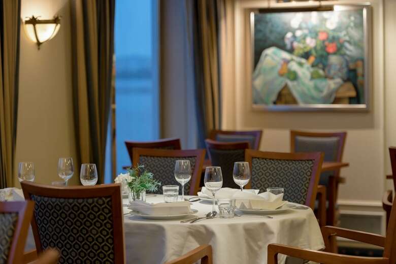 Onriver Hotels  - Ms Cezanne