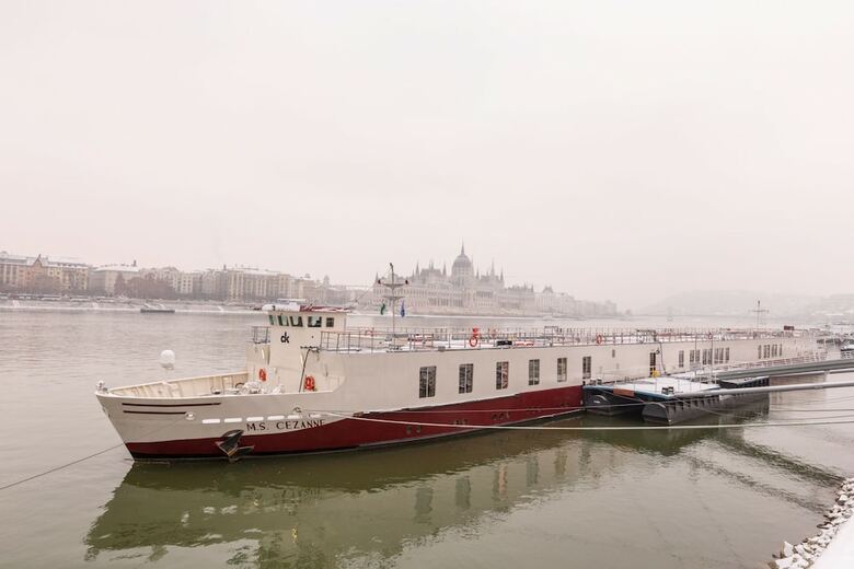 Onriver Hotels  - Ms Cezanne