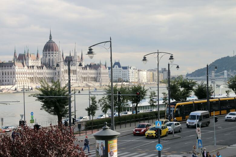 Onriver Hotels  - Ms Cezanne