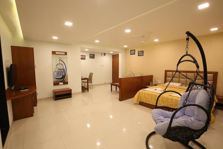 Hotel Kohinoor Square