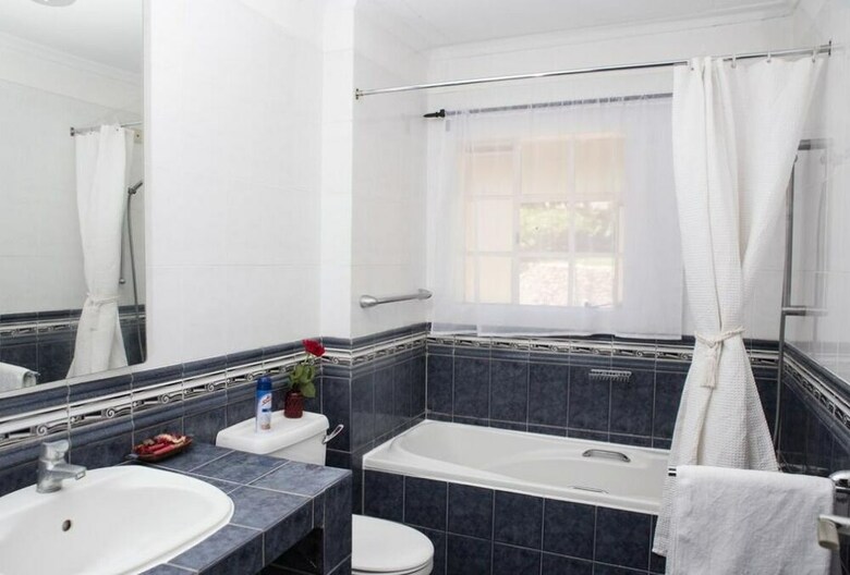 Hotel Adies Garden Suites