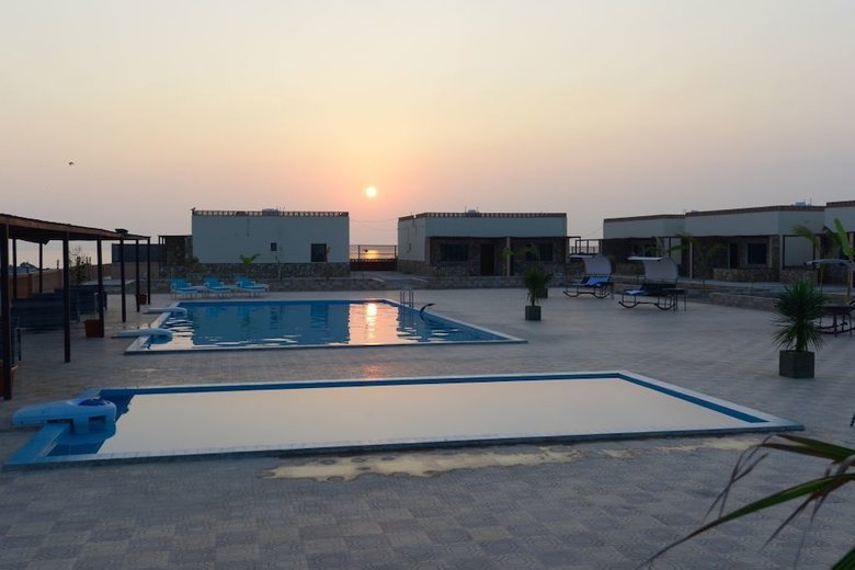Hotel Roshan Resort