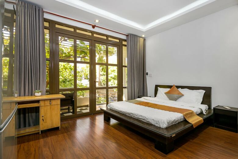 Hotel T P House