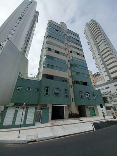 Apartamento 210m Com Terra�o 3 Quartos 150m Do Mar