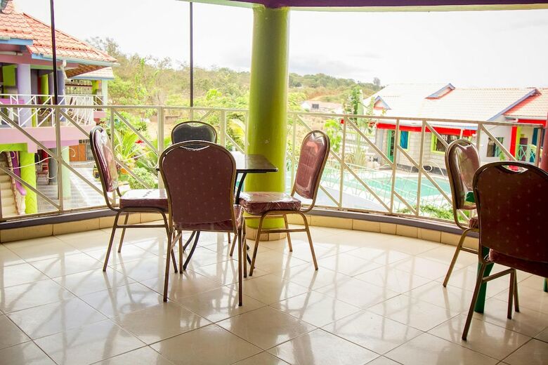 Intercounty Gardens Hotel