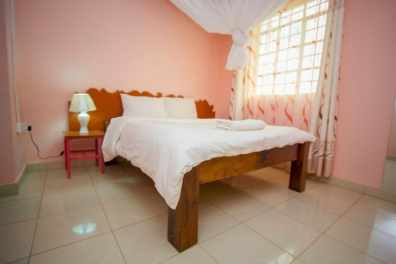 Intercounty Gardens Hotel
