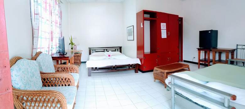 Hotel The Guest Lodge Palau