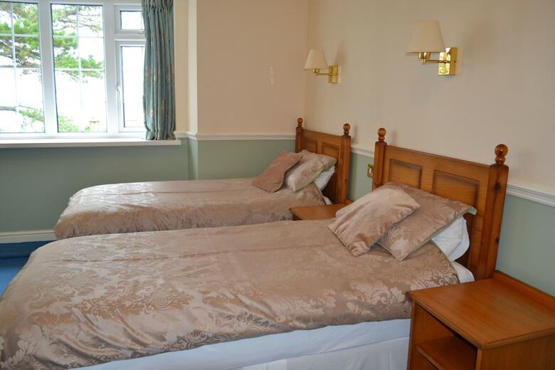 Breeze Hill Hotel