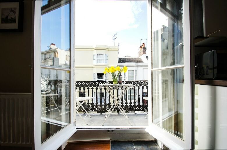 Sillwood Balcony Apartment