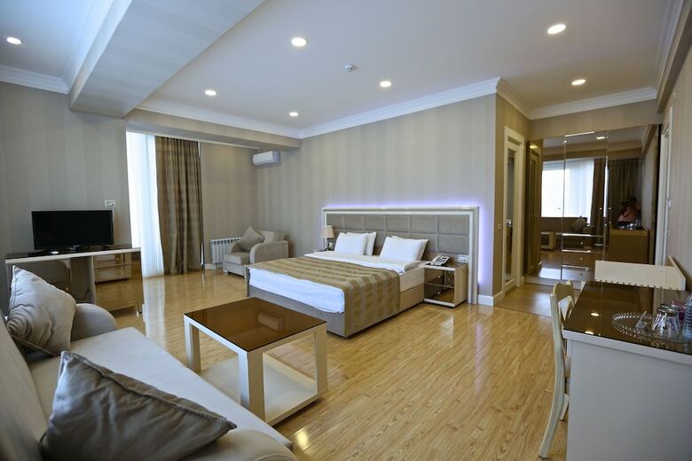 Rusel Hotel