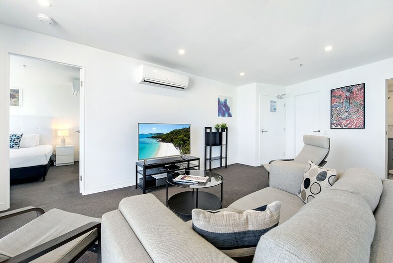 Private 2 Bedroom Ocean View Apartment In Surfers Paradise