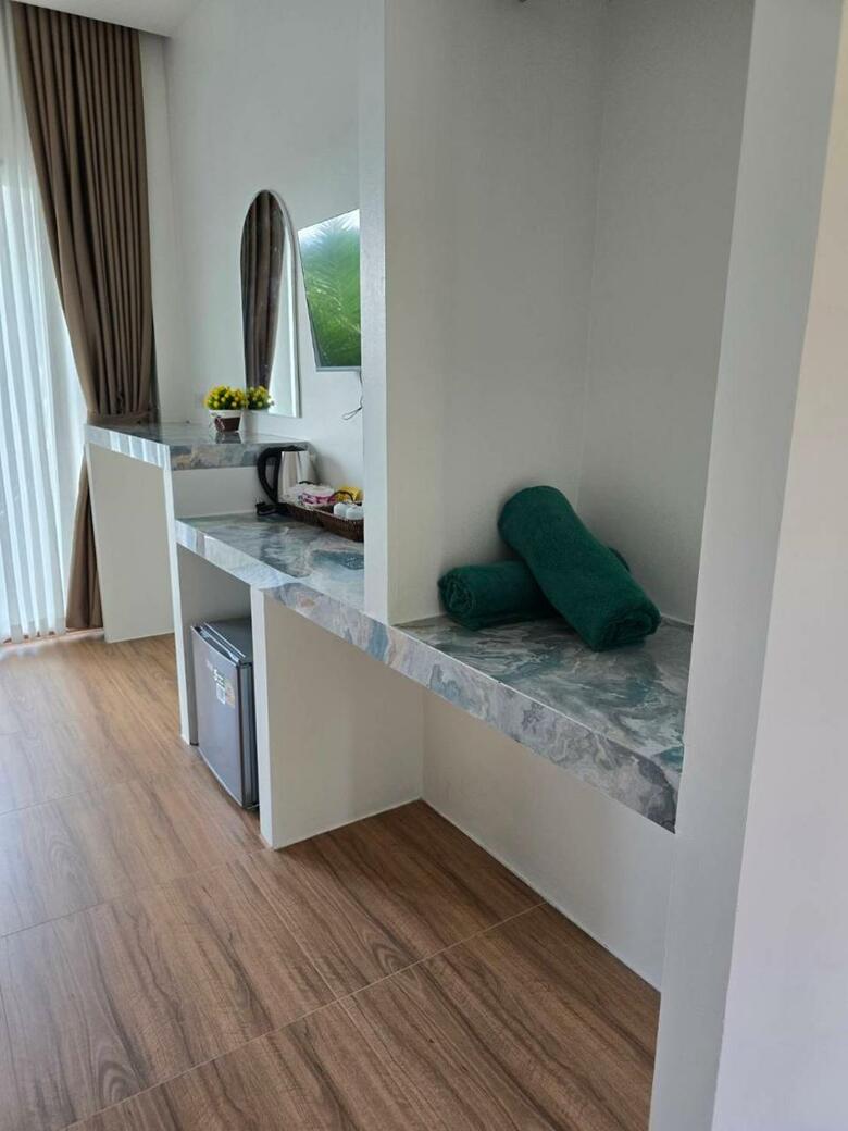 Hotel Baannai Lakeview Resort