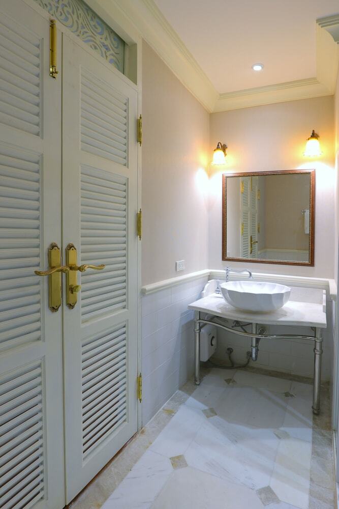Hotel Hiranyakul  House