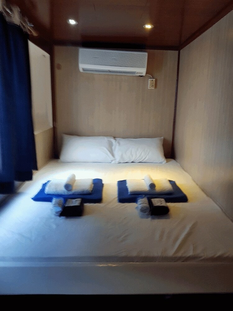 El Nido Ocean Suite Floating Hotel