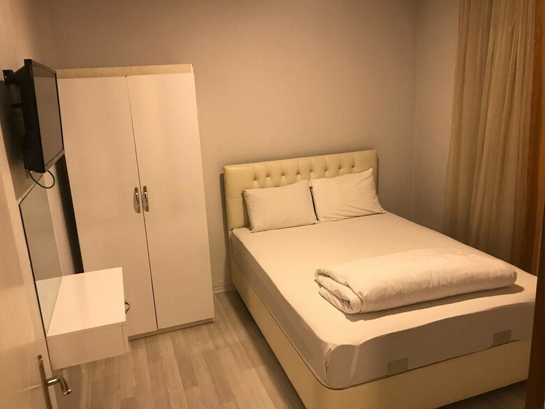 Petek Hotel