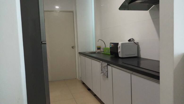 Roxy Hotel And Apartments