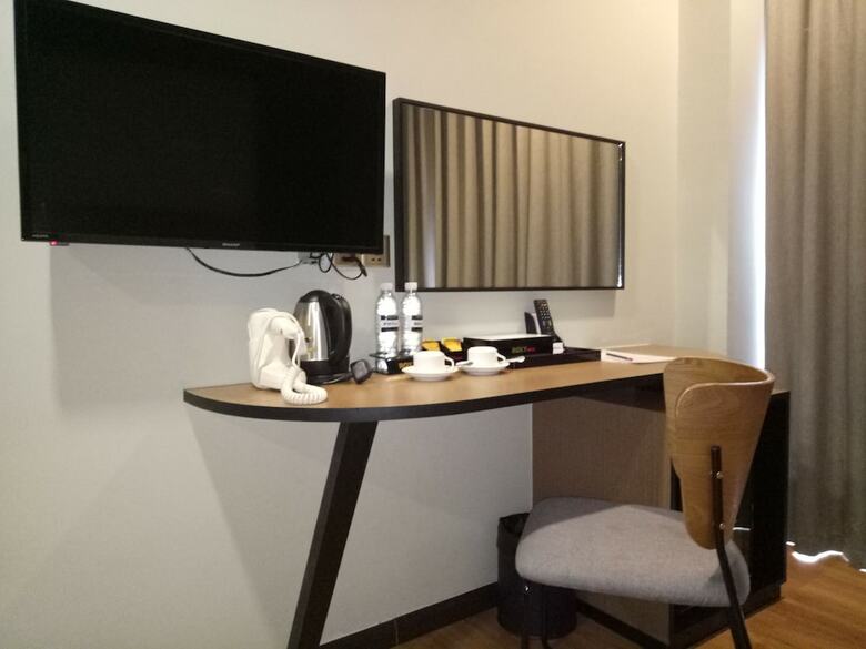Roxy Hotel And Apartments