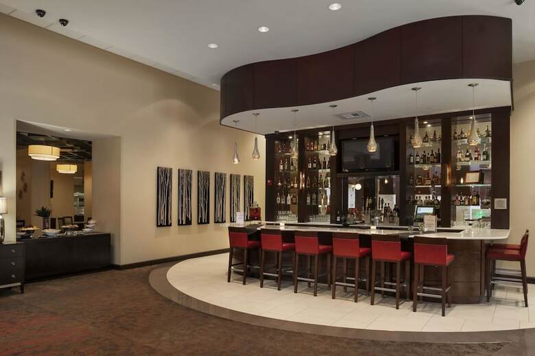 Hotel Embassy Suites By Hilton Savannah Airport