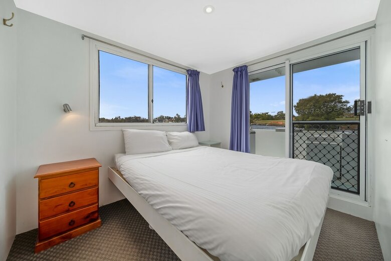 Coomera Houseboat Holidays