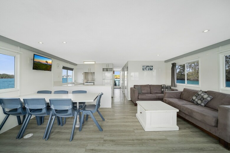 Coomera Houseboat Holidays