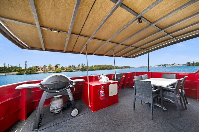 Coomera Houseboat Holidays