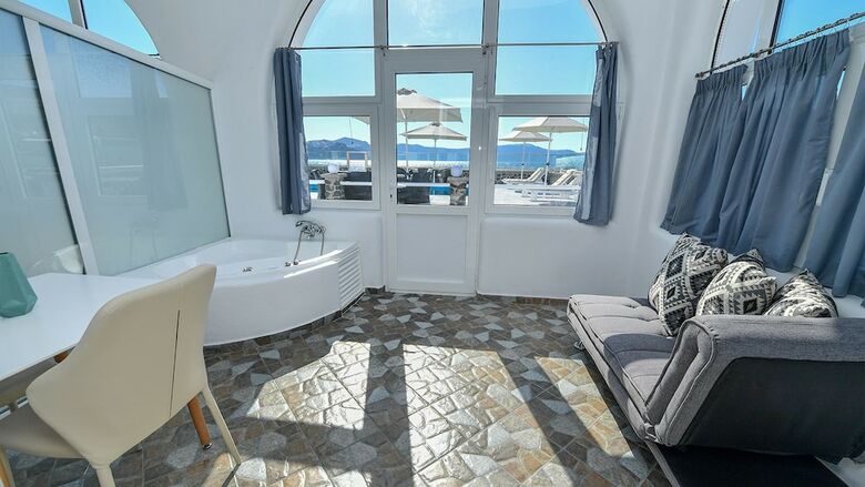 Aparthotel Thirassia Paradise Suites