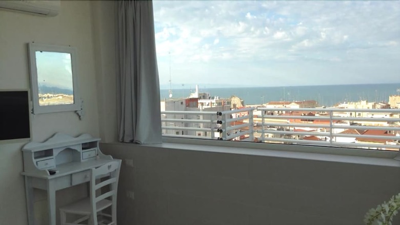 Hotel 2 Star Luxury Room Rooftop